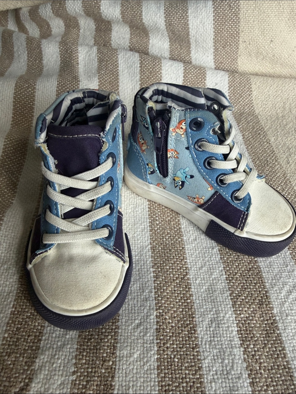 Toddler High-Top Sneakers in Light Blue & Navy with Bluey Print